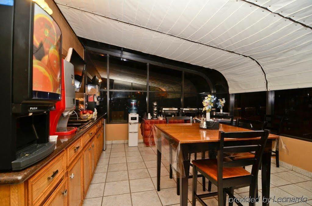 Surestay Hotel By Best Western Zapata Esterno foto